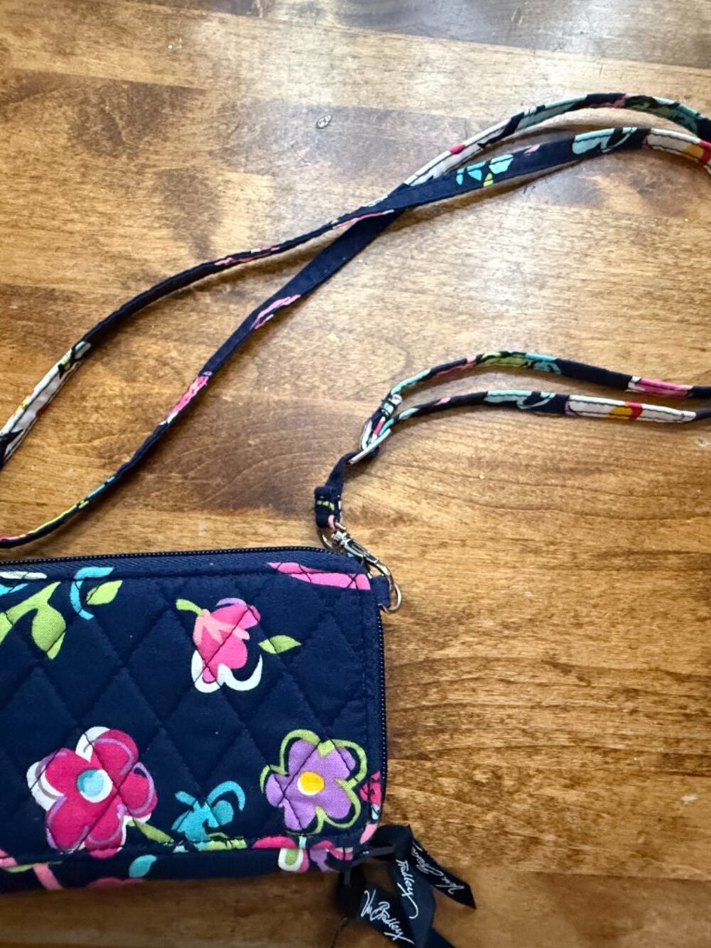 Vera Bradley All-In-One Crossbody Wallet, Retired "Ribbons" NWOT - Picture 4 of 16